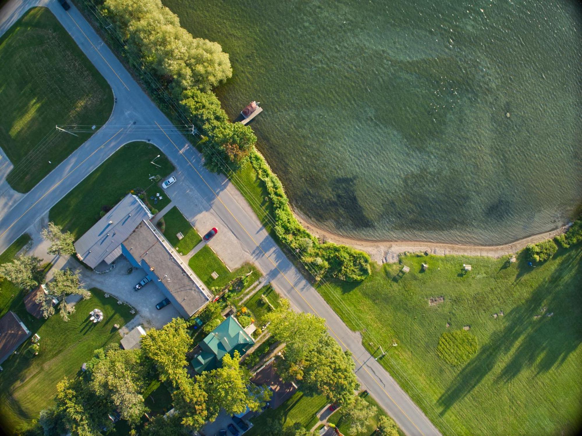 Lakeside Inn Orillia Esterno foto