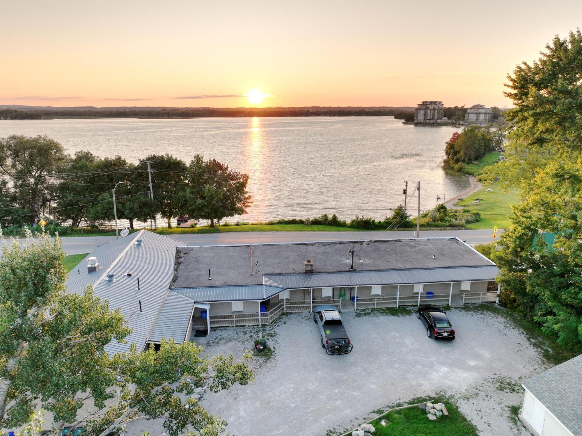 Lakeside Inn Orillia Esterno foto
