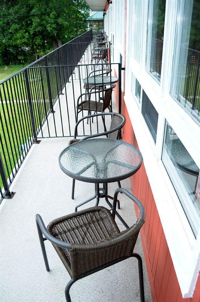 Lakeside Inn Orillia Esterno foto