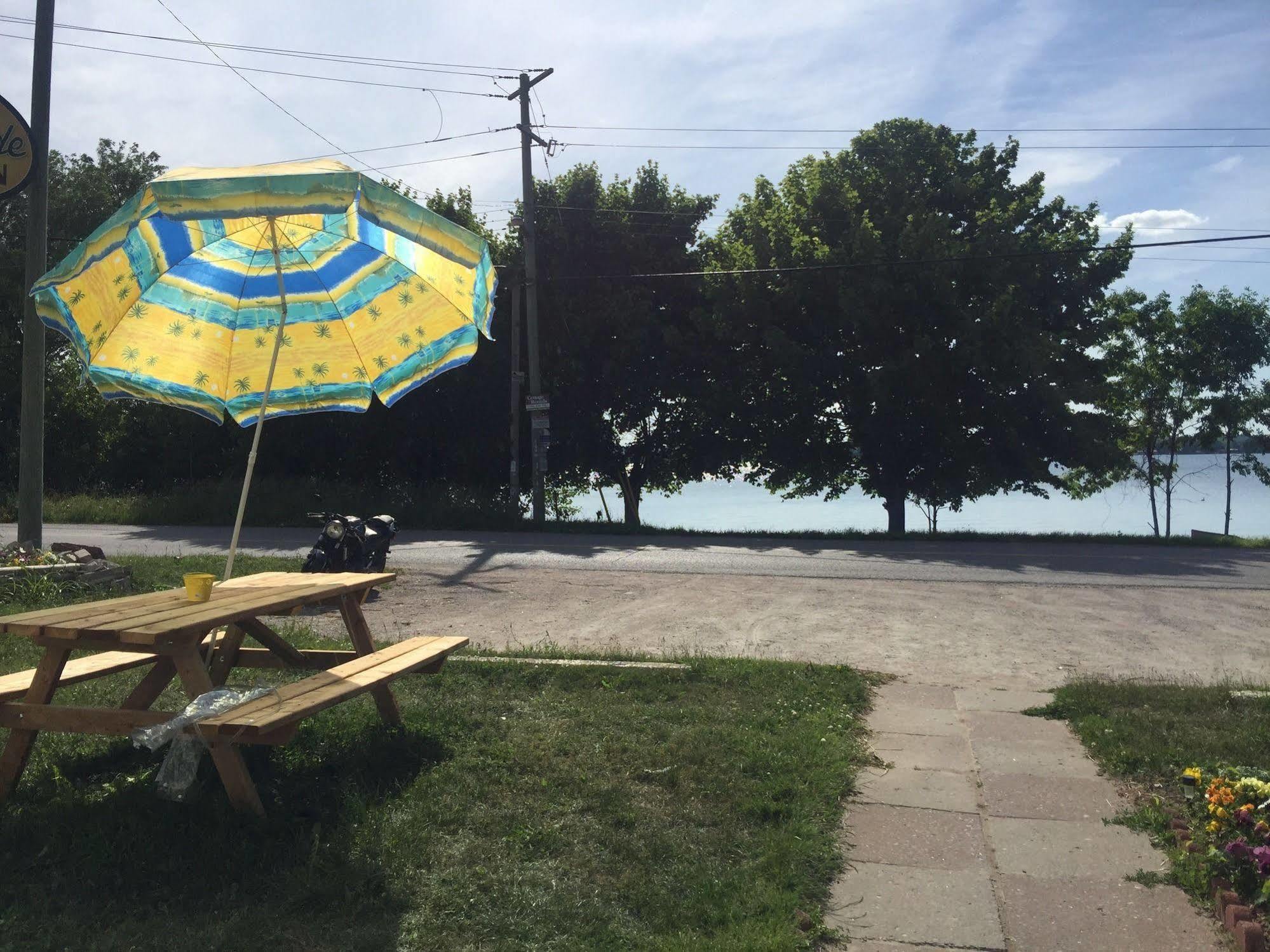 Lakeside Inn Orillia Esterno foto