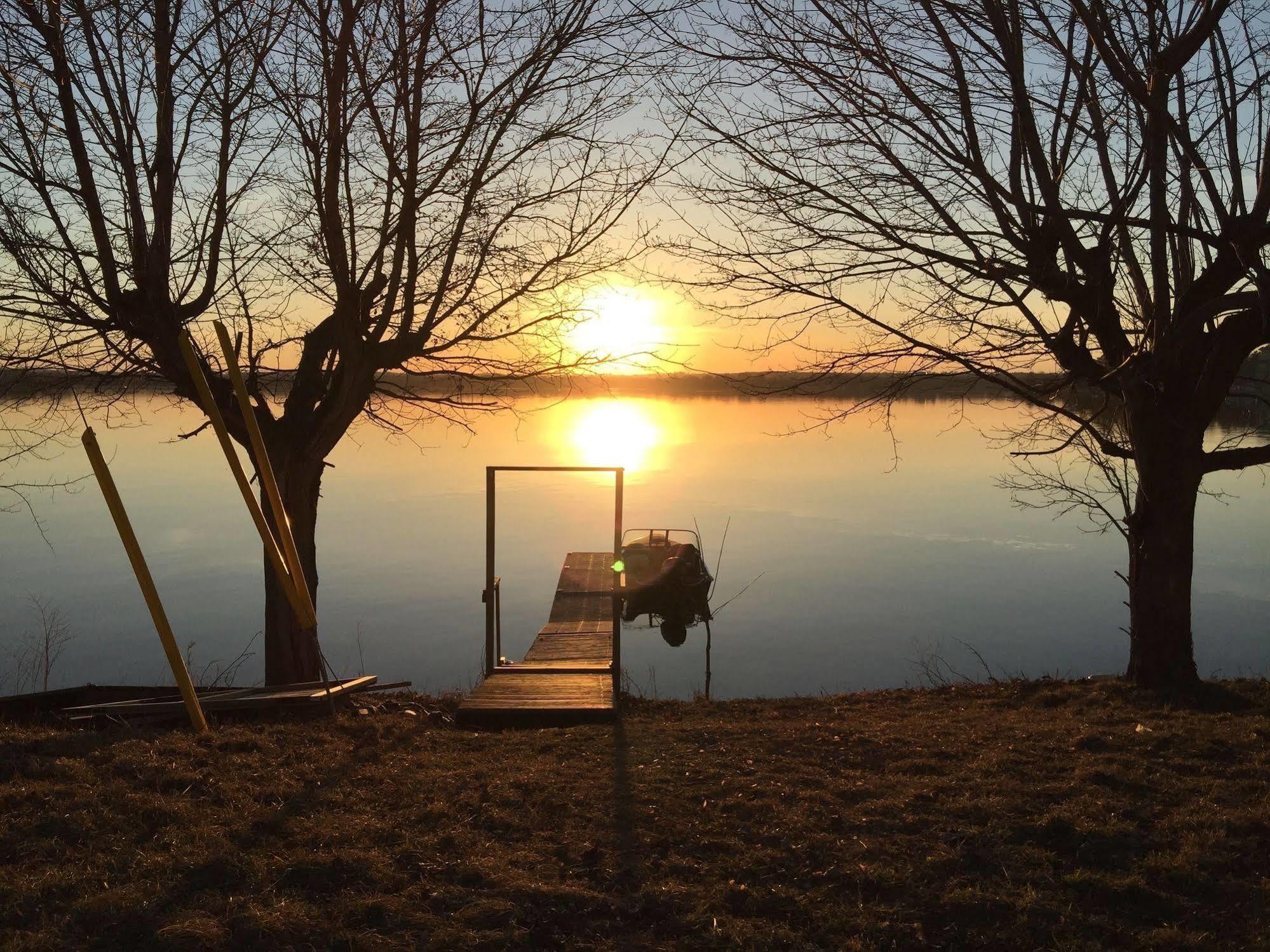 Lakeside Inn Orillia Esterno foto